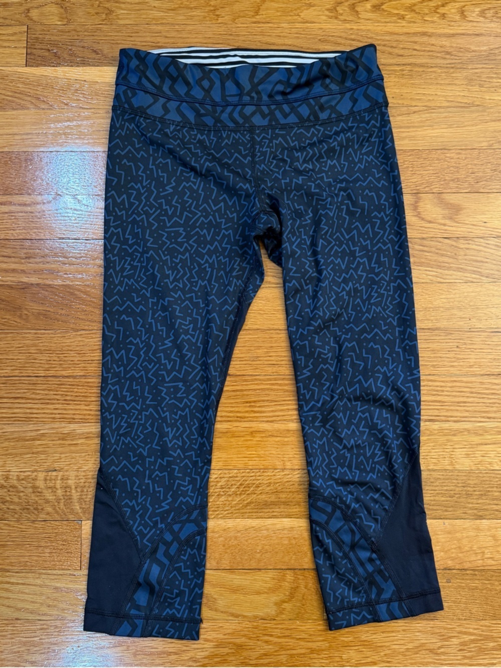 Lululemon SeaWheeze Run Inspire Crop II Leggings Net Pop Black Pattern - Size 6